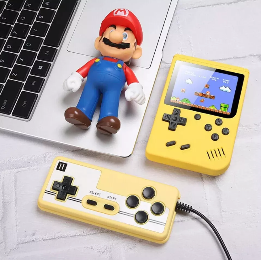 Retro Pocketboy spillkonsoll i lommeformat med 500 klassiske spill. Kompakt design, blått og hvitt skall, bærbar.