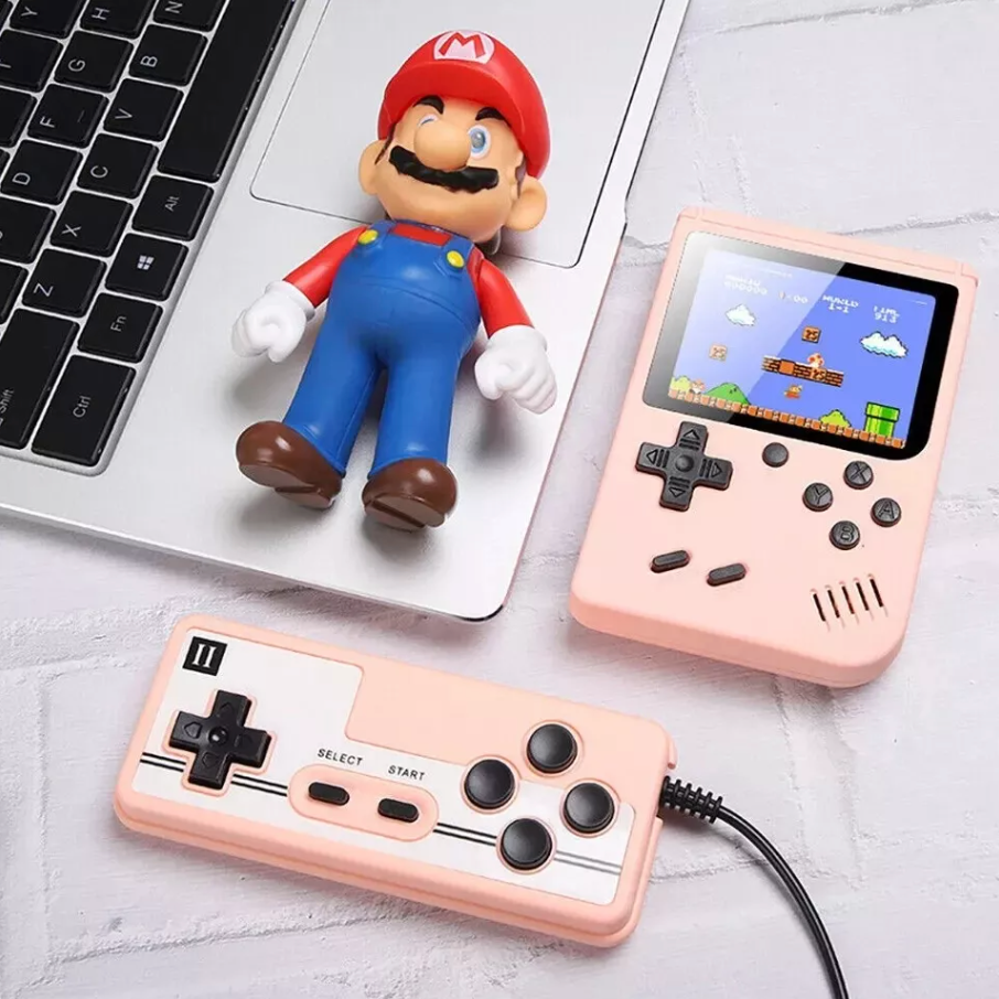 Retro Pocketboy spillkonsoll i lommeformat med 500 klassiske spill. Kompakt design, blått og hvitt skall, bærbar.