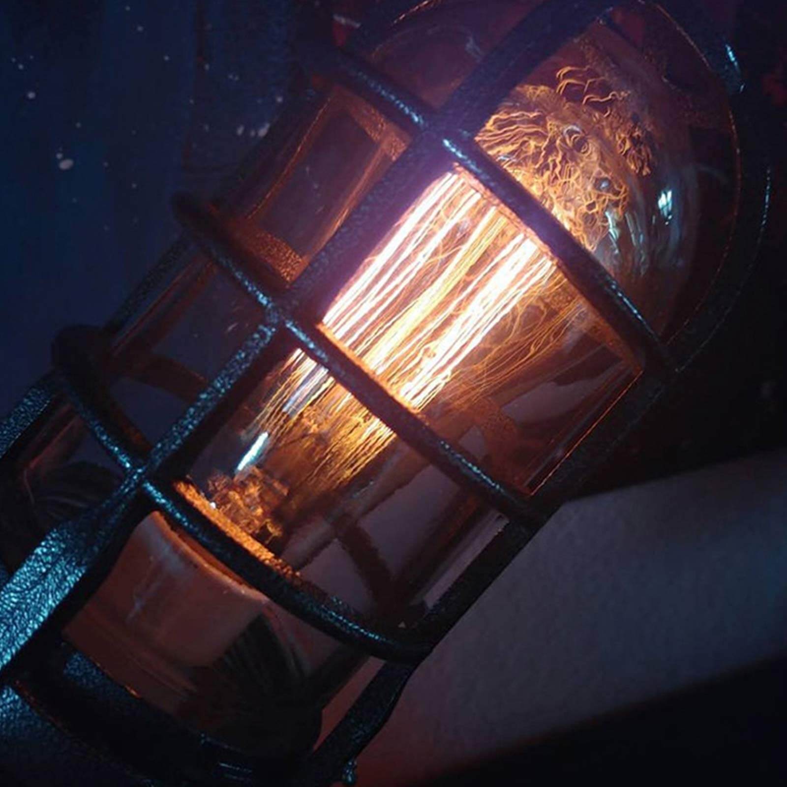 Rakettlampe som nattlys, kombinerer praktisk funksjon med særpreget steampunk-dekorasjon