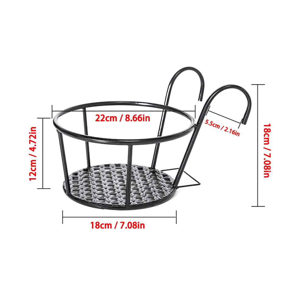 DIY plantestativ til oppheng av blomster på balkong. Ideelt for små uterom og terrasser.
