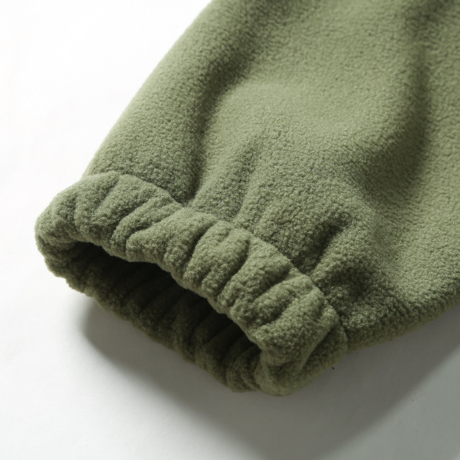 Grå taktisk herrejakke med glidelås, en allsidig og varm jakke for utendørs og hverdag.