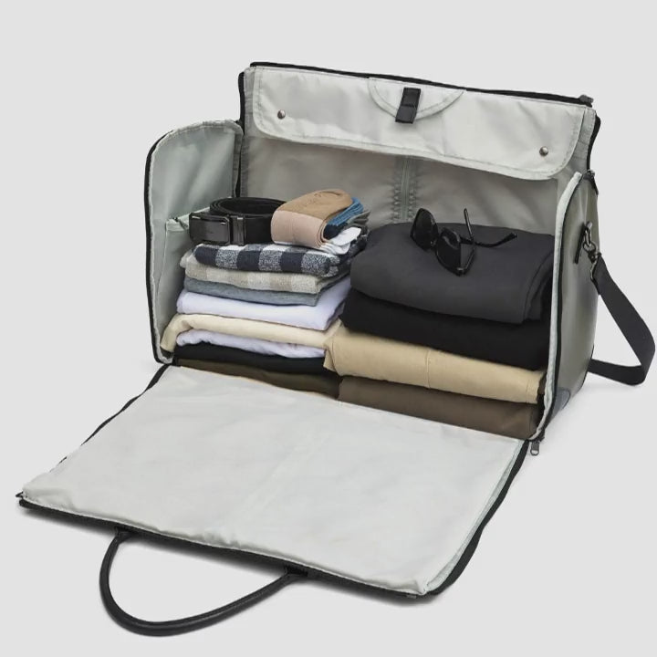 "Romslig JenniBag håndbagasje i beige, 60L, med avtakbare hjul og innovativ design for moderne reisende."