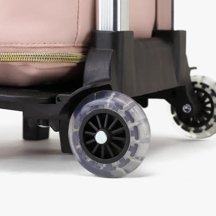 "Romslig JenniBag håndbagasje i beige, 60L, med avtakbare hjul og innovativ design for moderne reisende."