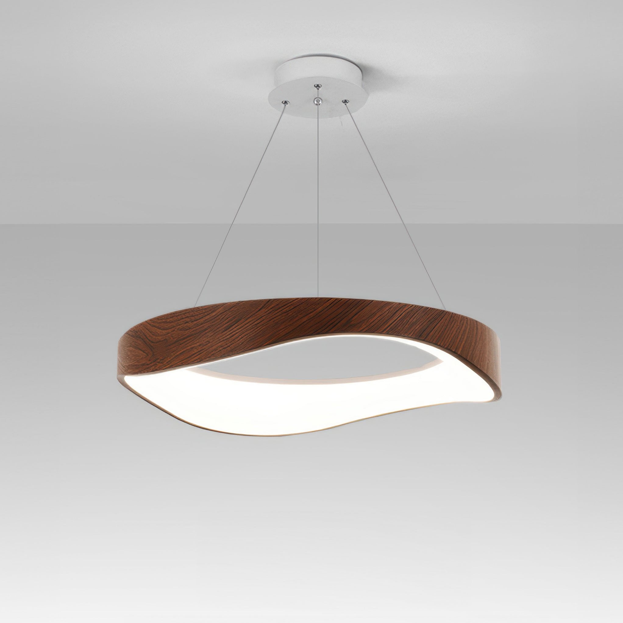 "Rund moderne LED pendellampe, justerbar høyde, elegant design, energieffektiv for hjem og kjøkken. Stilig belysning."