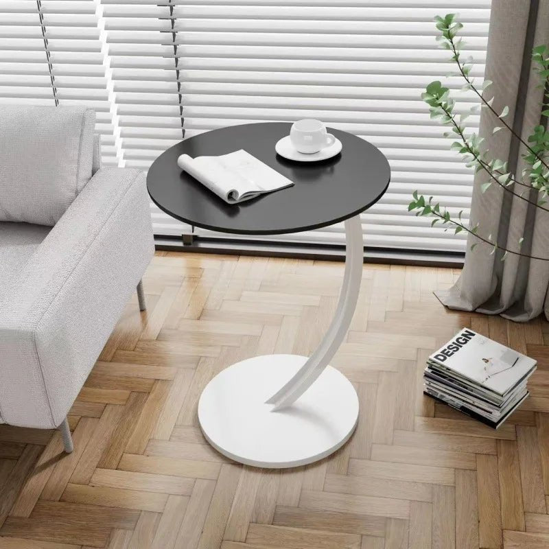 Lettvekt og moderne rundt sidebord, enkelt å flytte og perfekt for fleksibelt interiør.