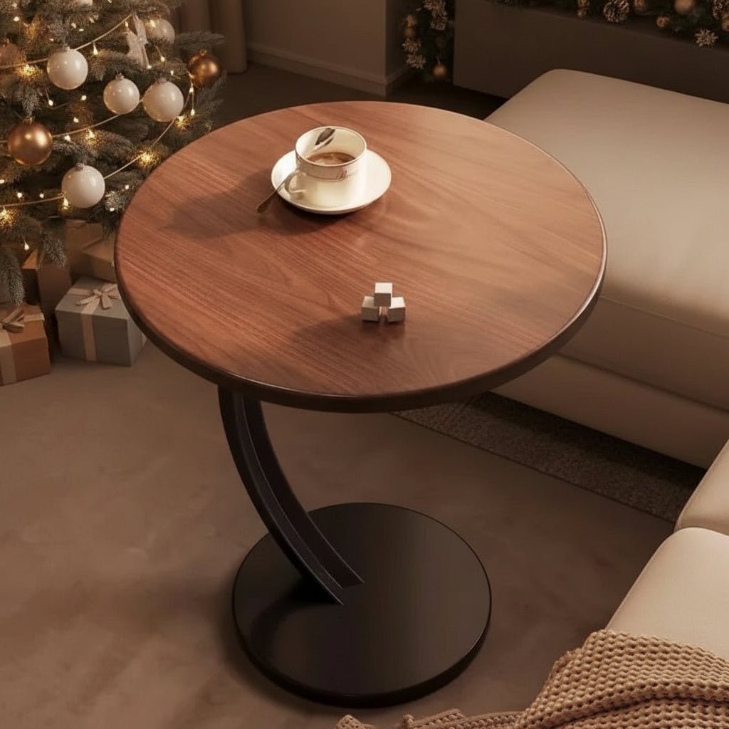 Stilrent rundt sidebord for stue; perfekt som avlastningsbord eller nattbord.