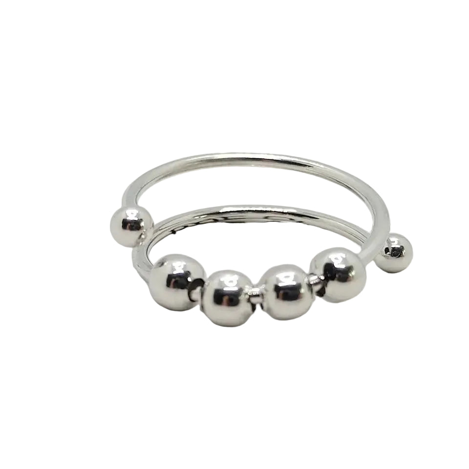 Sølv antistressring for kvinner, med roterende design. Ideell for fokus og avslapning i hverdagen.