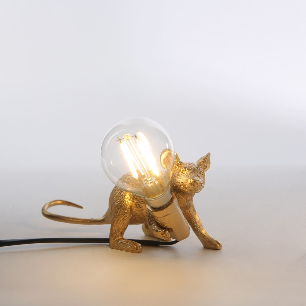 Hvit harpiks muselampe, en søt og funksjonell LED bordlampe som lyser opp interiøret.