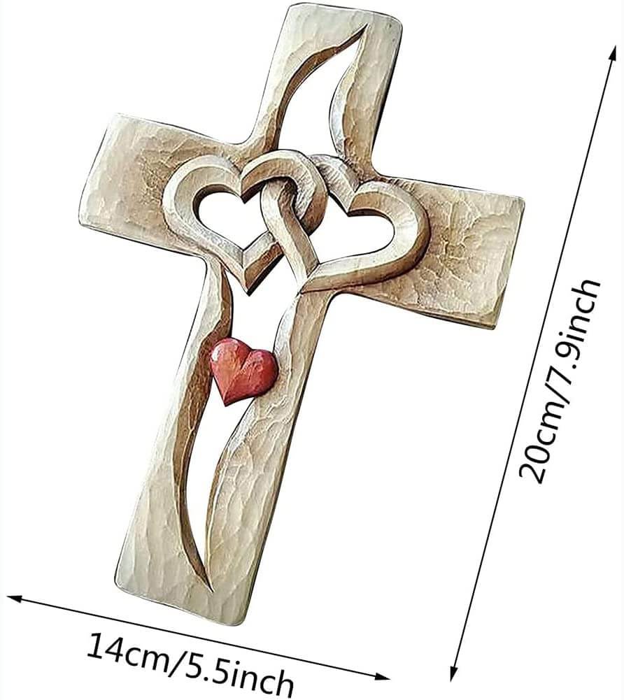 Rustikk trekors med hjerter, et meningsfylt tillegg til enhver religiøs eller åndelig samling.