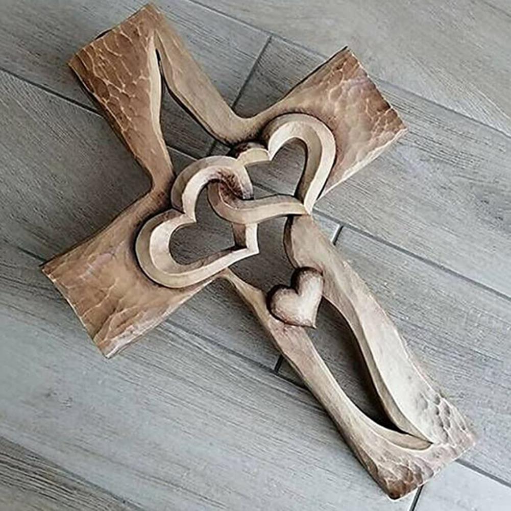 DIY prosjekt: Ubehandlet trekors med sammenflettede hjerter, klart for personlig tilpasning.
