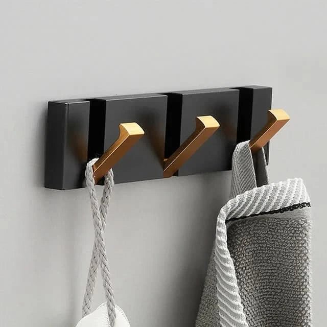 Funksjonell sammenleggbar krok i gull, moderne og elegant løsning for oppbevaring.