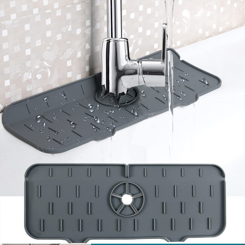 "Silikon kranhåndtak dryppfanger i stilrent grått design, holder benkeplaten tørr med effektiv vanndrenering."