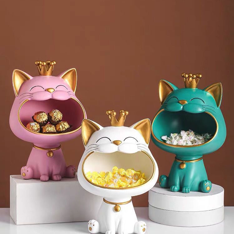 Detaljert maneki neko kattestatue for interiørdekorasjon. Bringer lykke og positiv energi til ethvert rom.