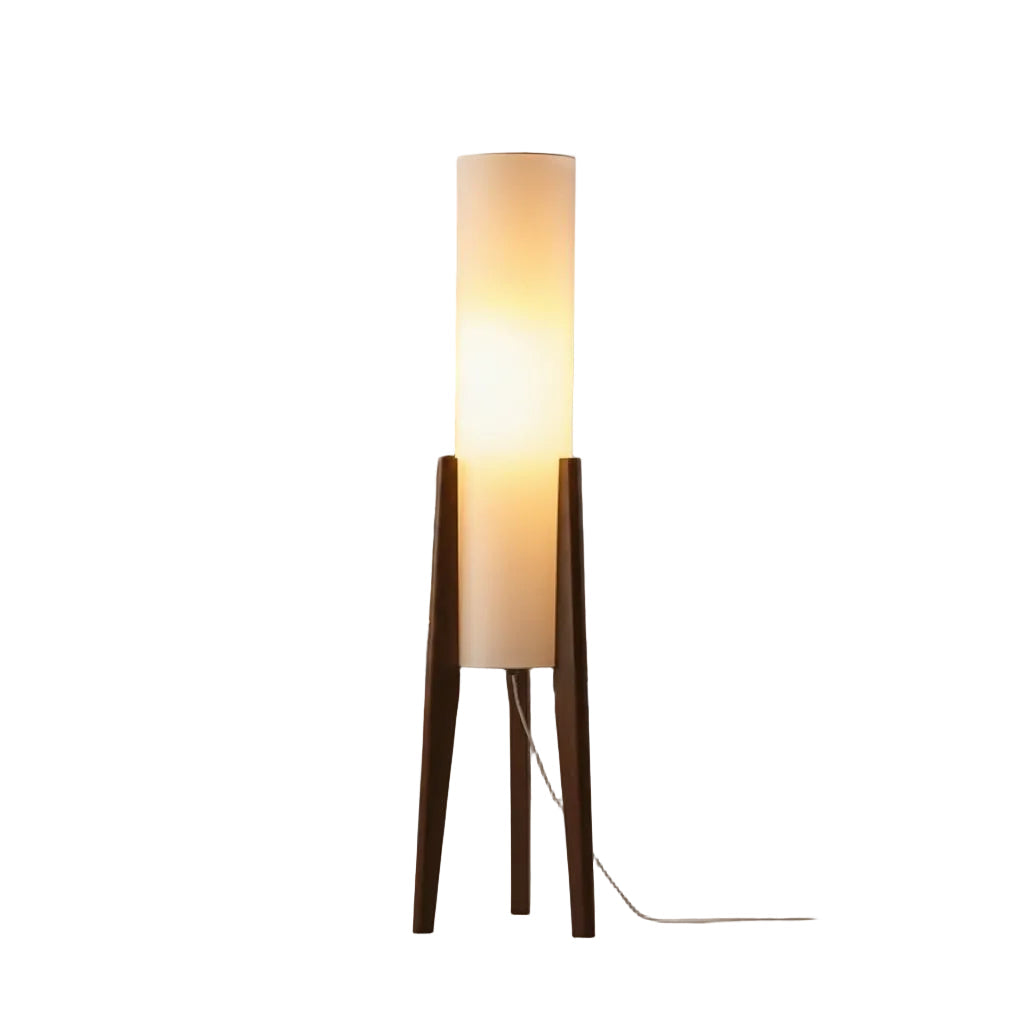 Skandinavisk gulvlampe med dimbart LED-lys og slank design i valnøtt, perfekt for minimalistisk interiør.