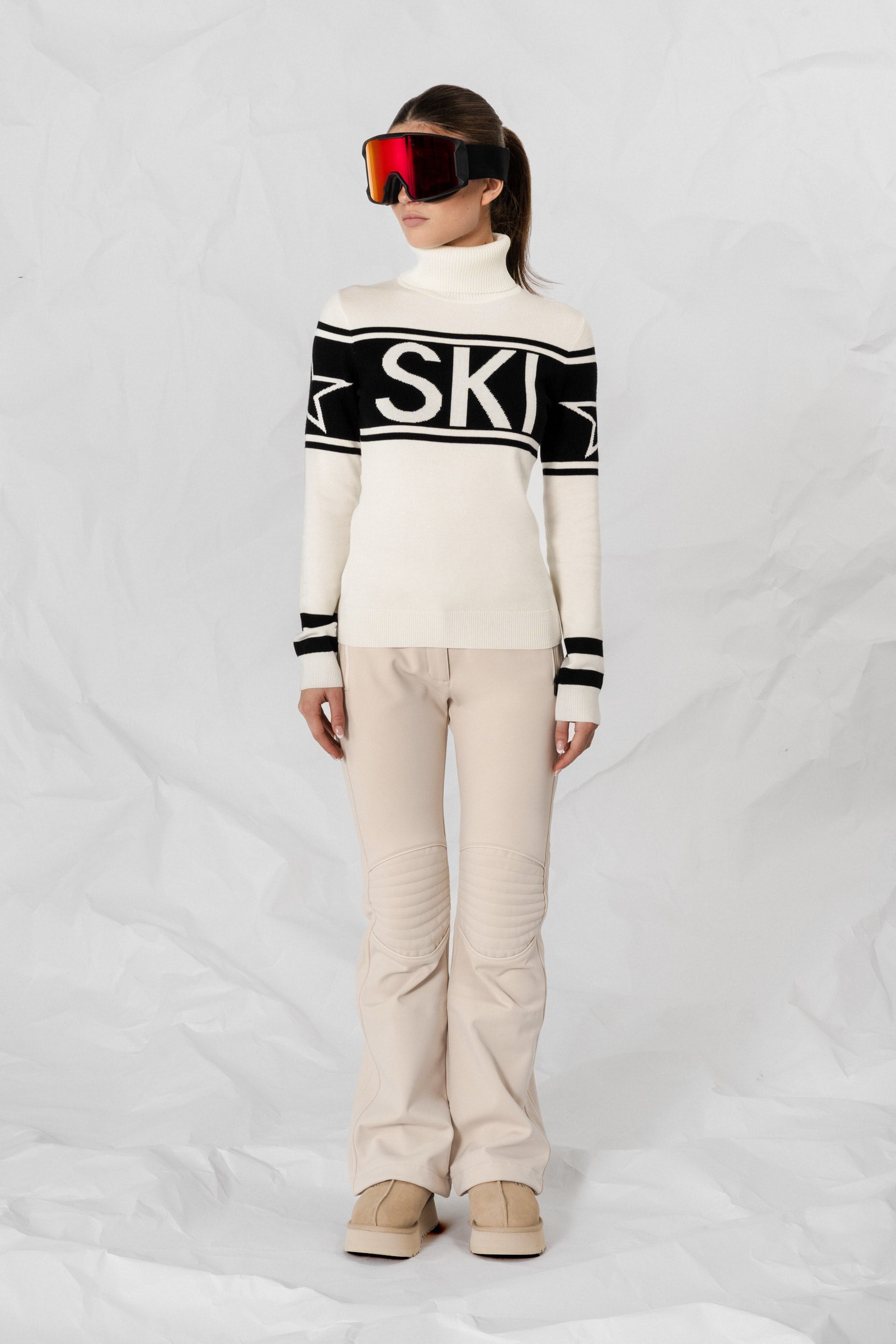 Ski genser i kløfri blå og rød TechWool, intarsia-strikket mønster, perfekt til hytteturer og afterski.