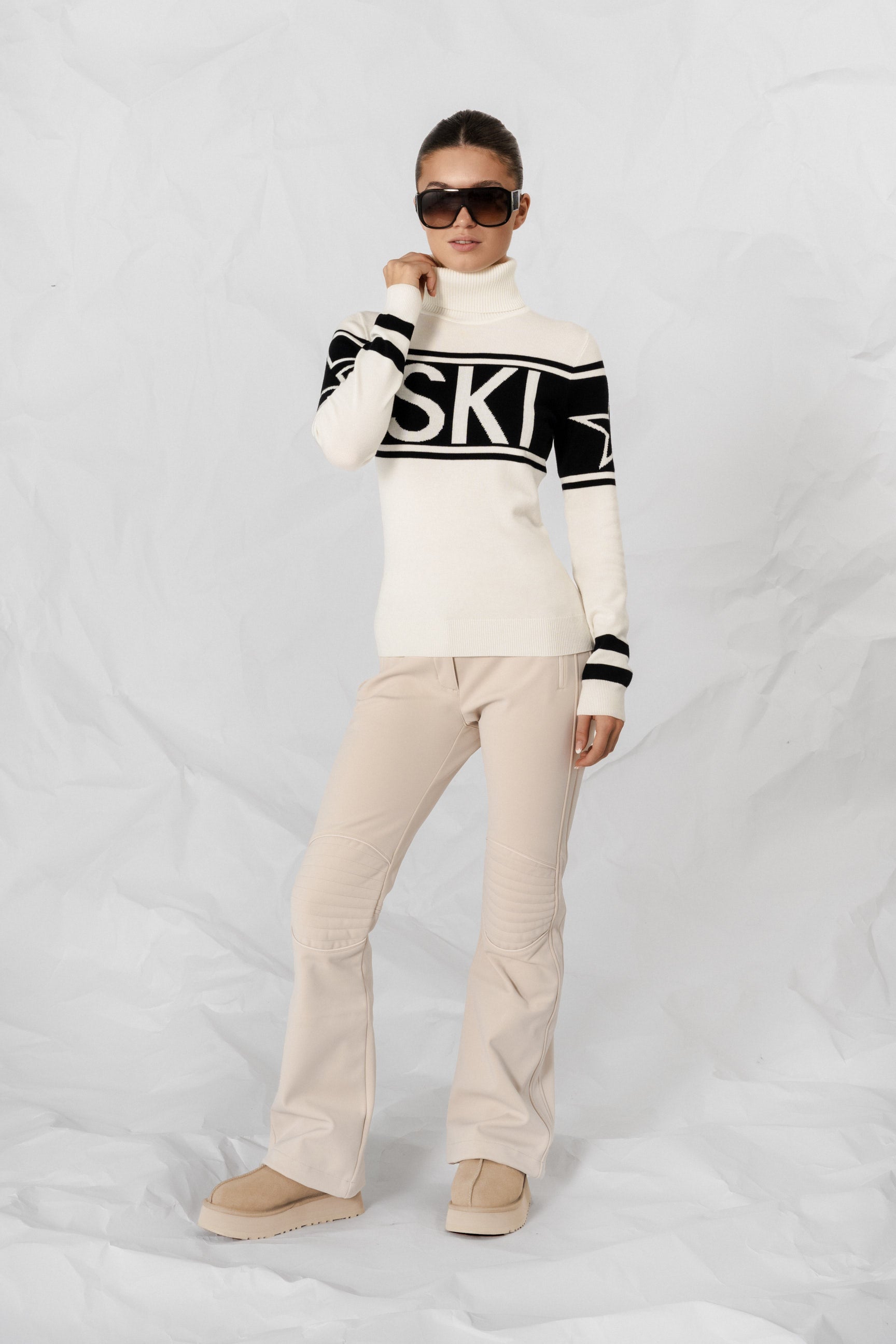 Ski genser i kløfri blå og rød TechWool, intarsia-strikket mønster, perfekt til hytteturer og afterski.