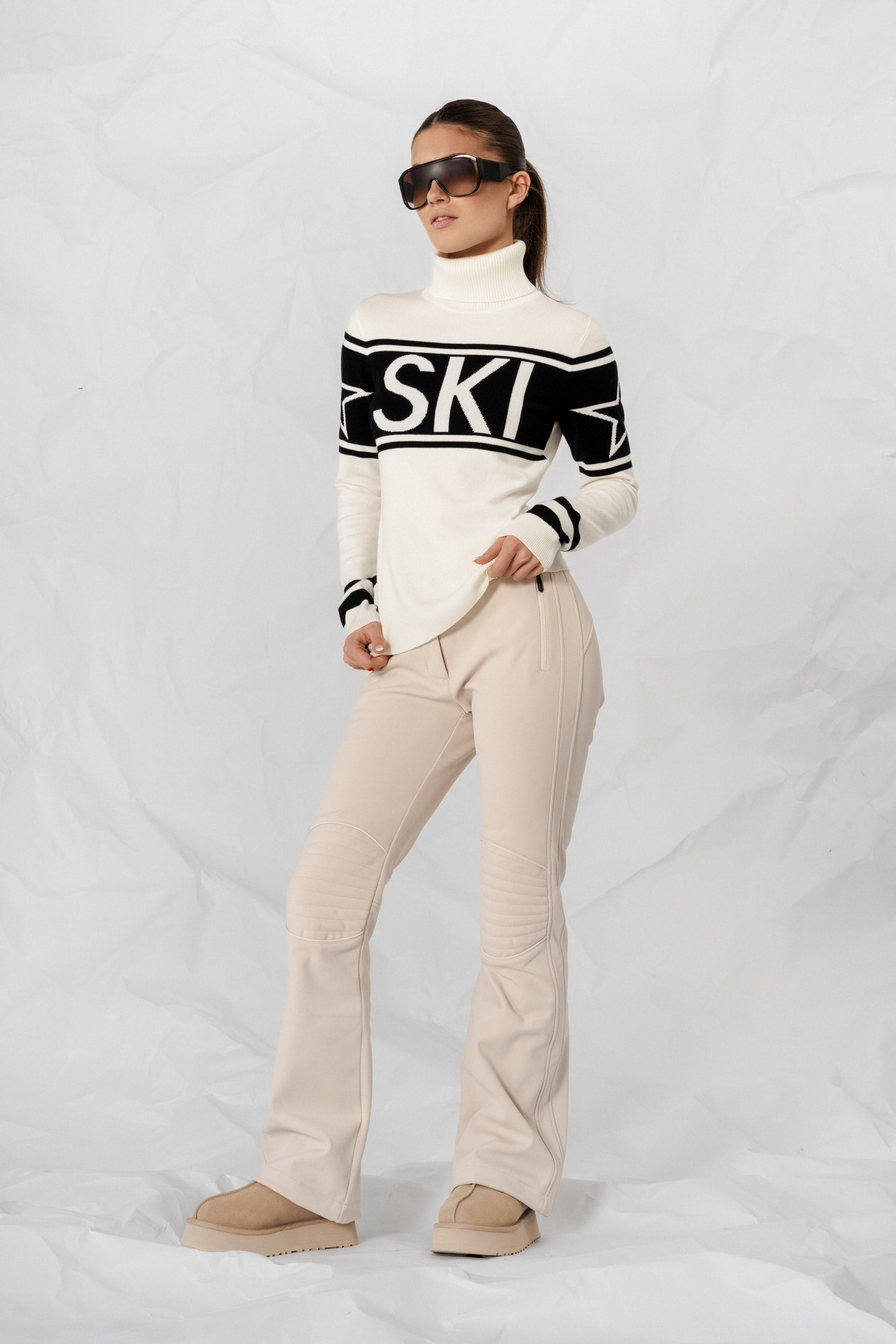 Ski genser i kløfri blå og rød TechWool, intarsia-strikket mønster, perfekt til hytteturer og afterski.