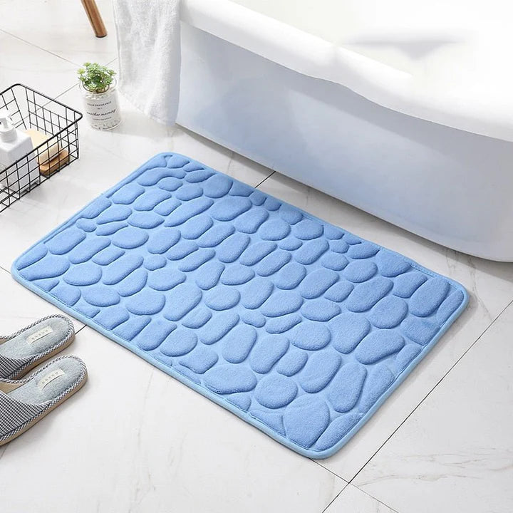 Elegant hvit badematte med sklisikker brosteinsdesign. Myk og hurtigtørkende for et moderne baderom. Komfortabel.