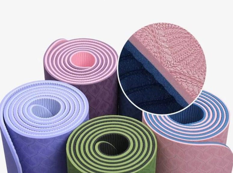 Premium yogamatte med posisjonsguide og sklisikker TPE for optimal yoga og fitness.
