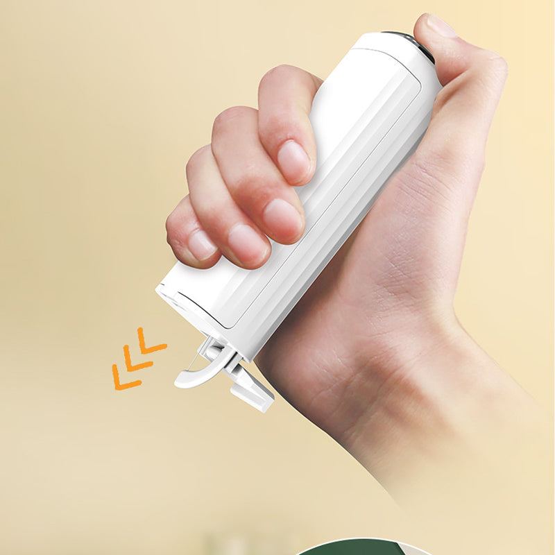"Smart bærbar tanntråddispenser, kompakt for hygiene på farten, med plass til 8 tråder. Tilgjengelig i grønn, hvit, rosa."