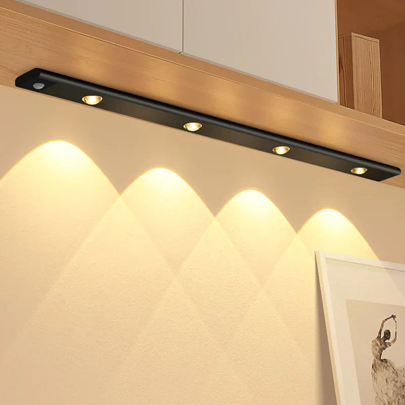 Trådløs LED-lampe med bevegelsessensor. Justerbart lys for smart belysning i soverom, kjøkken eller gang.