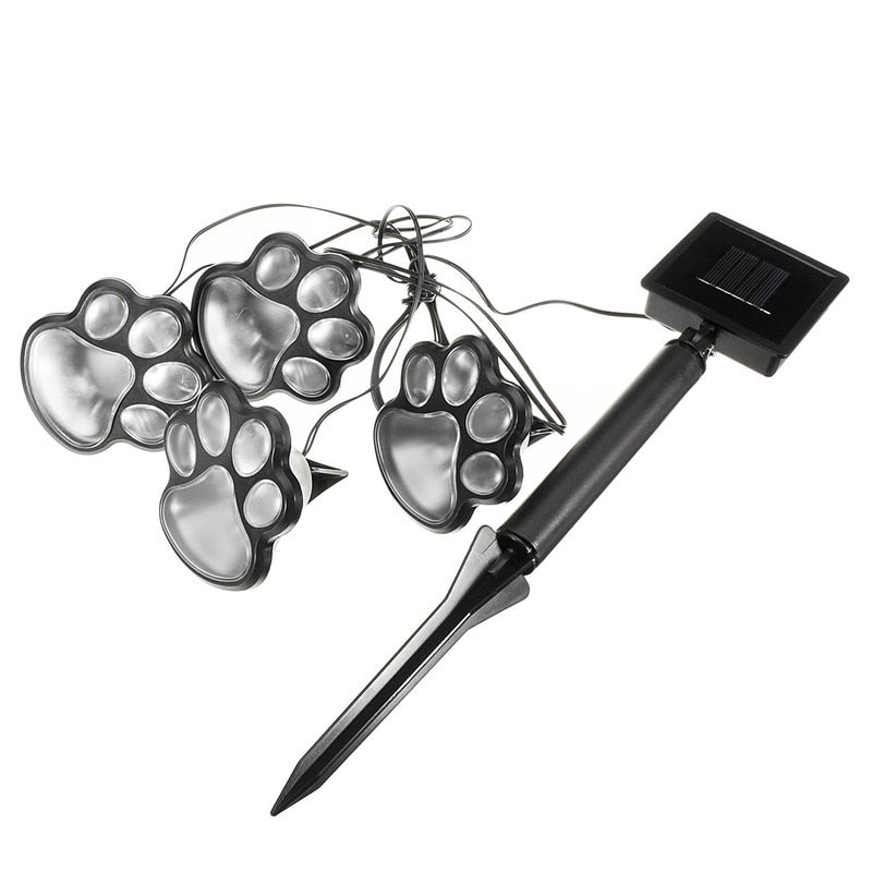 Solcelledrevet hagebelysning; potetrykklys i front med grønne planter