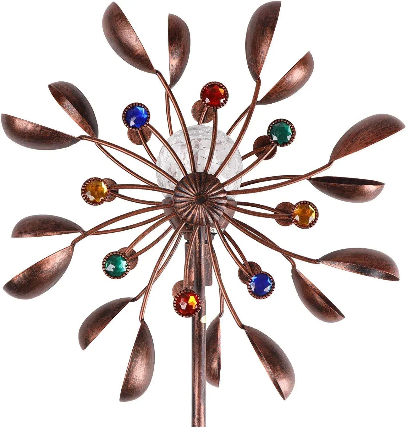 Vindspinnerens bevegelse fanget i en glasskule, drevet av solceller for kontinuerlig hagepynt.