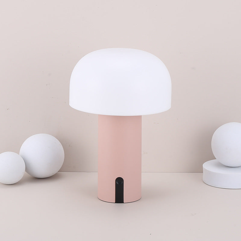 "Sopp bordlampe, trådløs og dimbar, europeisk design. Elegant soppformet lampe i flere farger for stilfull belysning."