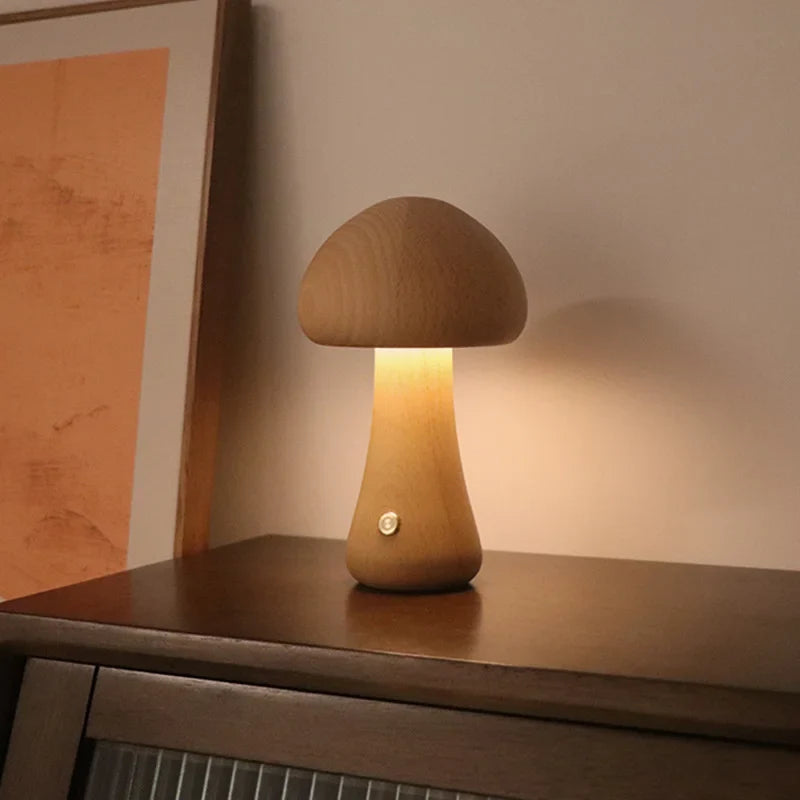 Perfekt gave: koselig soppformet nattlampe for barn. LED-lys, berøringskontroll og USB-oppladbar.