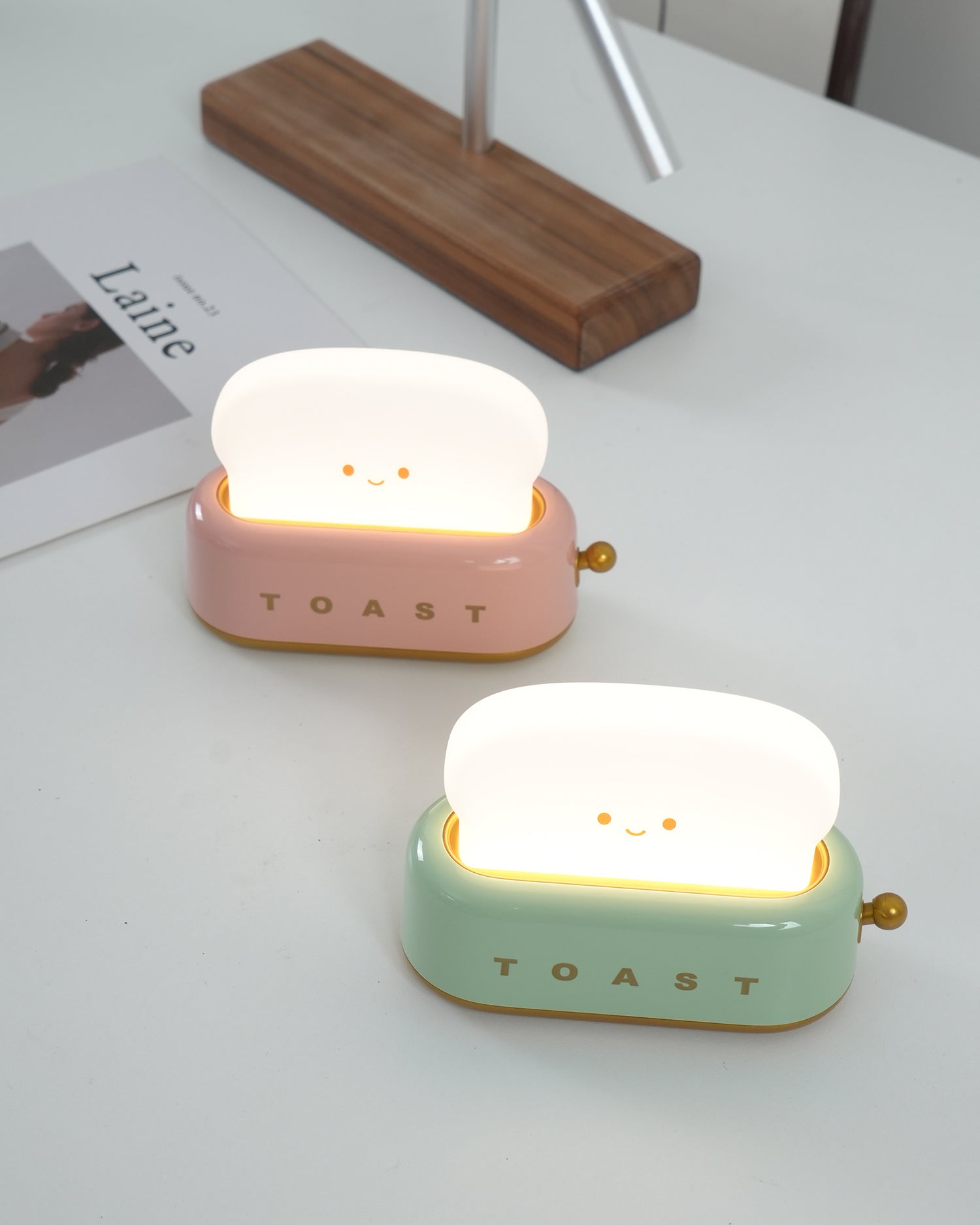 "Søt bordlampe i brødristerform, trådløs, oppladbar, i metalliakryl, justerbar lysstyrke, grønn, mandelgul, rosa."