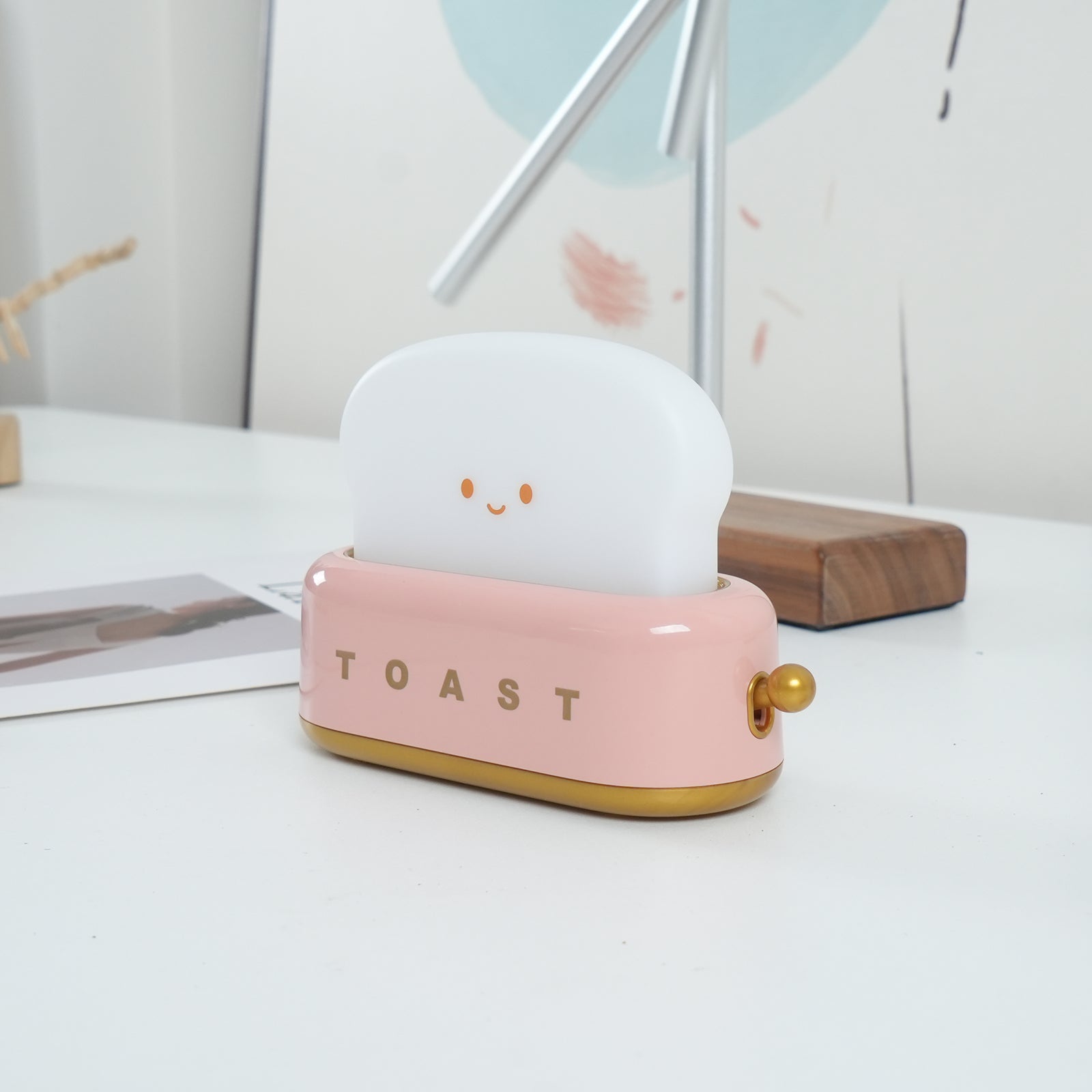 "Søt bordlampe i brødristerform, trådløs, oppladbar, i metalliakryl, justerbar lysstyrke, grønn, mandelgul, rosa."