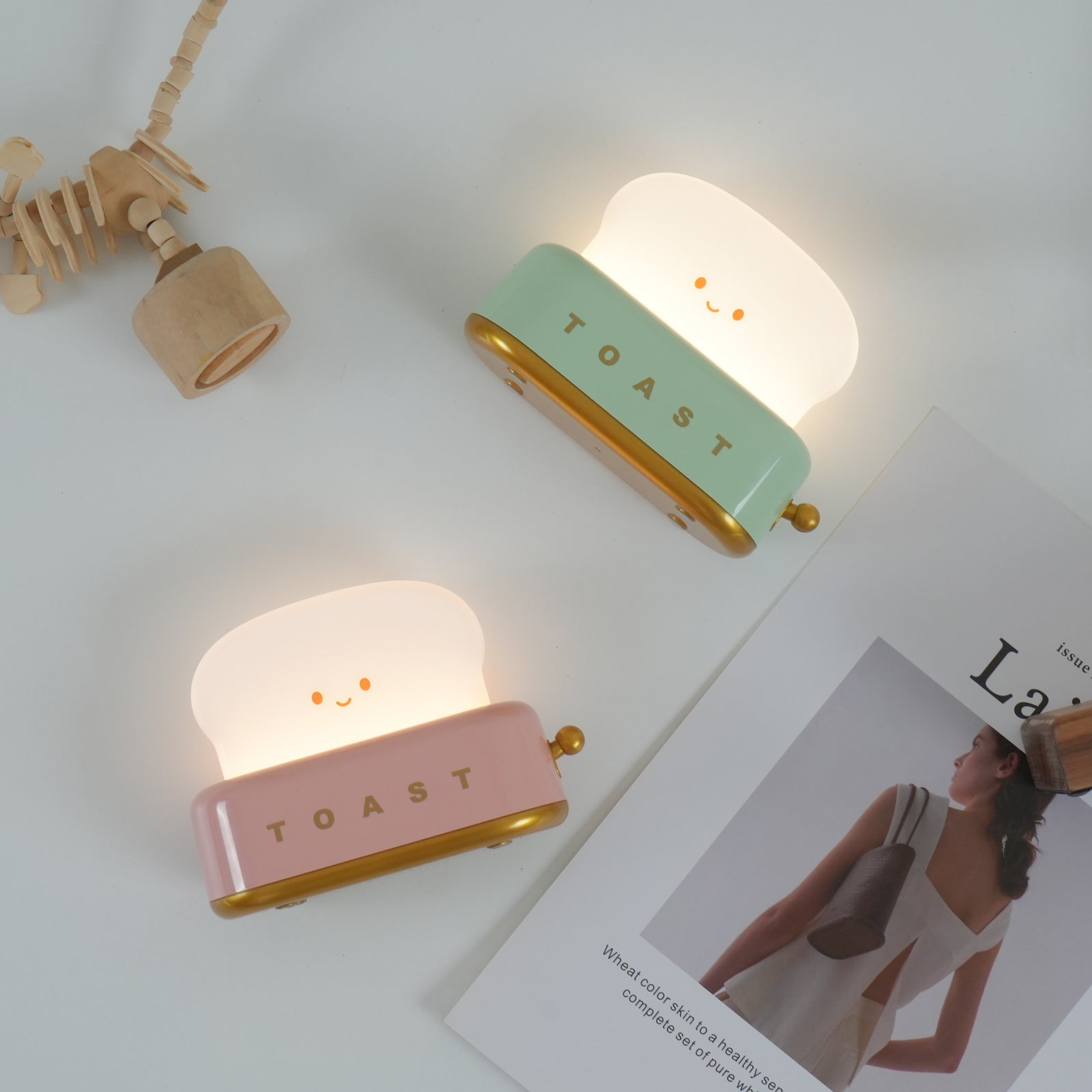 "Søt bordlampe i brødristerform, trådløs, oppladbar, i metalliakryl, justerbar lysstyrke, grønn, mandelgul, rosa."