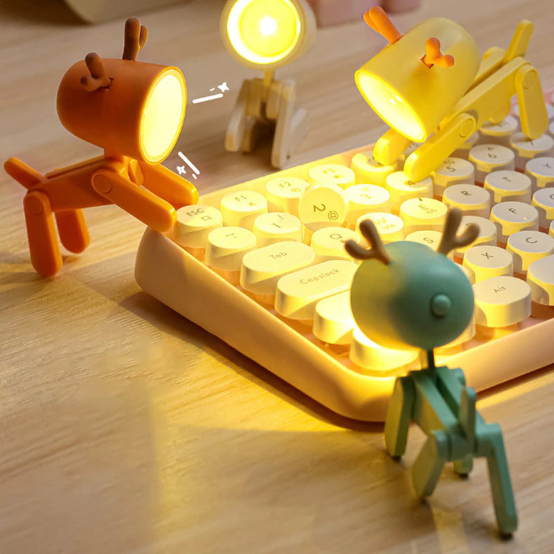 "Søt LED nattlampe med mykt, varmt lys og magnetisk base. Perfekt for barnas rom eller koselige kvelder."