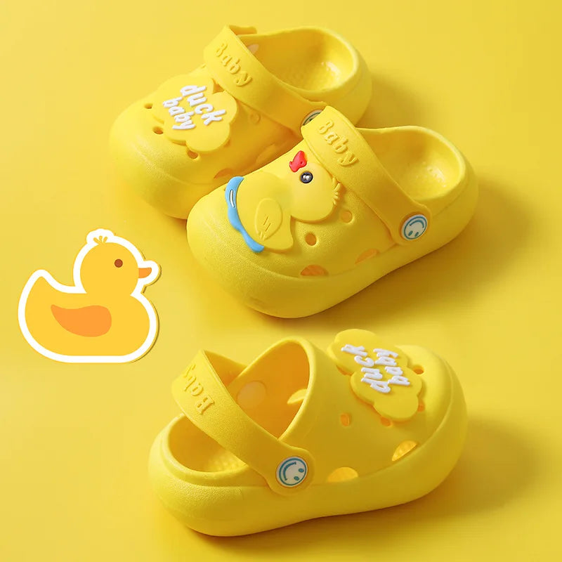 "Søte, fargerike barneslippers; pustende stoff, myke materialer. Perfekt for trygg, aktiv lek med antiskli såle."