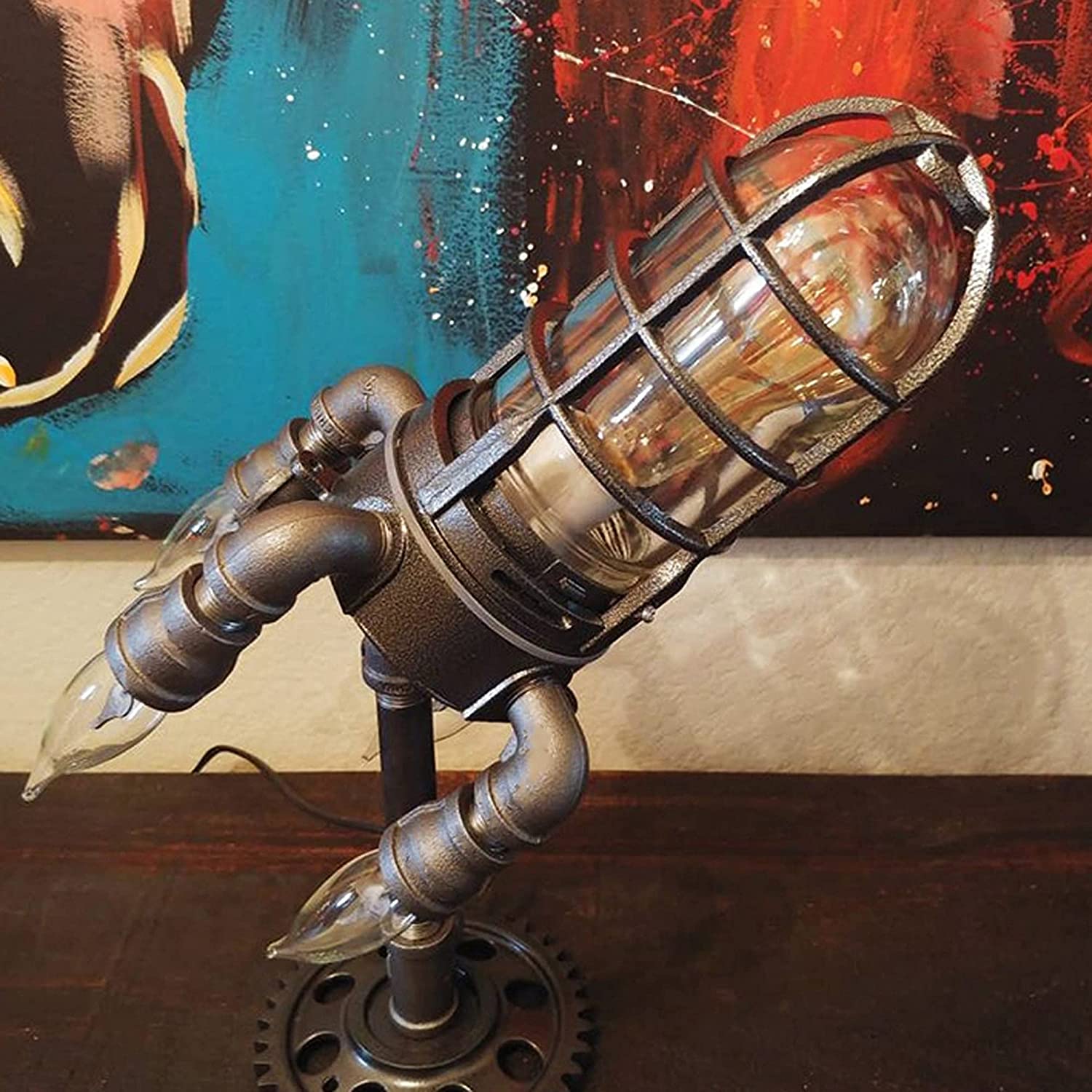 Unik Steampunk rakettlampe; flott industriell innredning. Perfekt som bordlampe og gave til entusiaster.