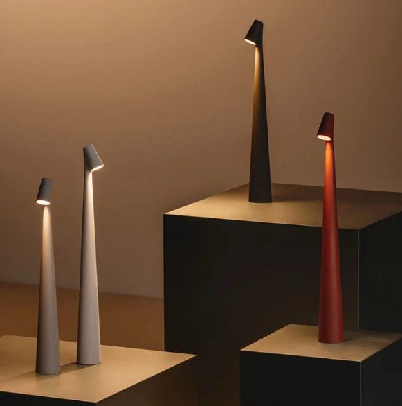 "Stilfull, bærbar LED bordlampe i minimalistisk design med justerbare lysnivåer og matt finish, perfekt for ethvert rom."