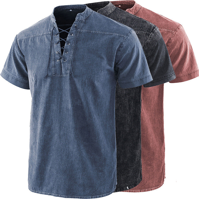 "Stilfull gotisk retro t-skjorte for menn med V-hals og slipsdesign i bomullsblanding, tilgjengelig i flere farger."