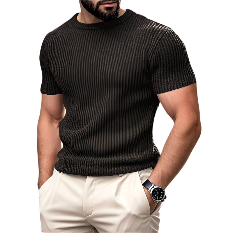 Stilfull herre t-skjorte med jacquard-mønster. Kortermet, rund hals i komfortabel polyester for herremote.