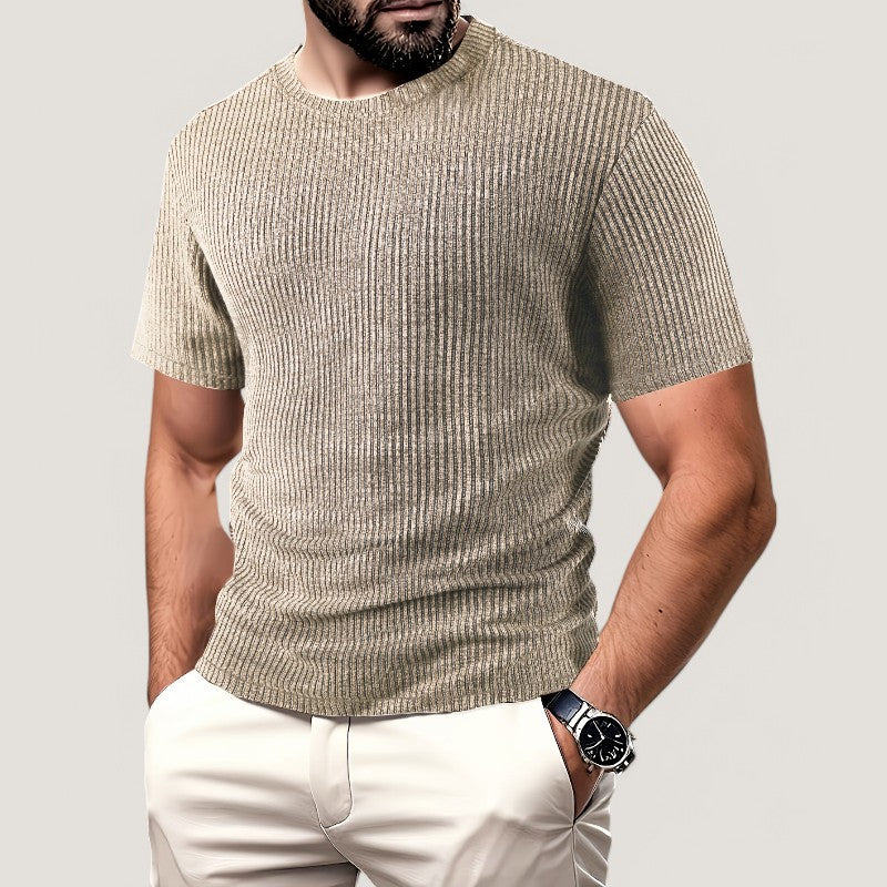 Herre t-skjorte med jacquard-mønster, perfekt for stil og komfort. Kortermet, rund hals, i myk polyester.
