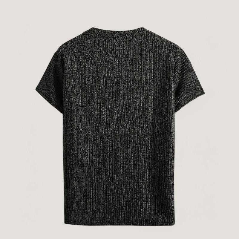 Herre t-skjorte i kortermet design med jacquard-mønster. Rund hals, komfortabel og stilfull for hverdagsbruk.
