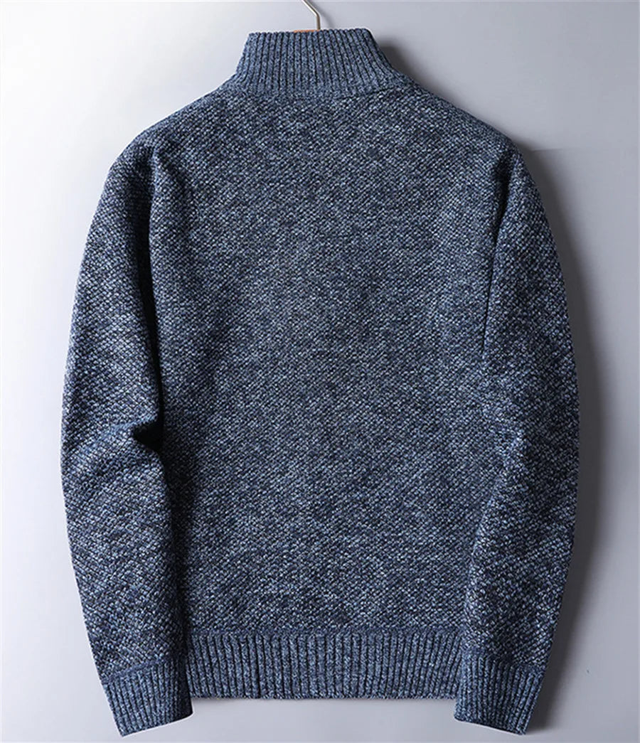 Myk, varm half zip herregenser med høy nakke og glidelås. Perfekt for stilfull hverdagsbruk.