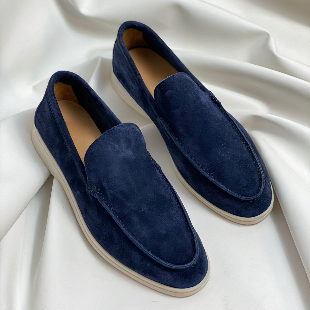 Stilfulle mokkasiner for menn; elegante beige loafers med tidløst design, perfekt for både formelle og casual antrekk.