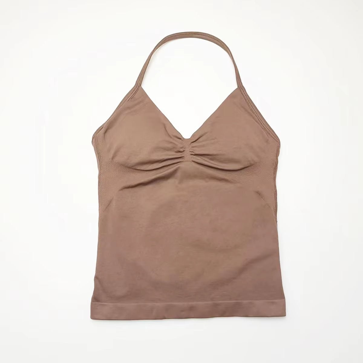 "Stilig Gymfit Strappy Top i brun, halterneck design, høyelastisk nylon, perfekt for trening med komfort og stil."