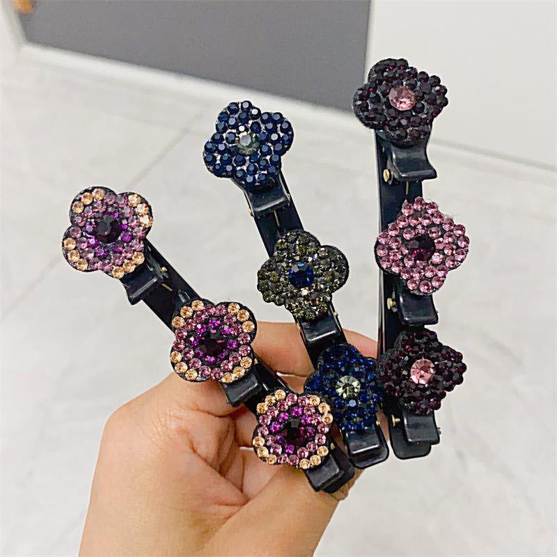 "Stilig hårklemme med tre blomster i grå, fargerik, champagne og lilla med glitrende rhinestones for elegant look."