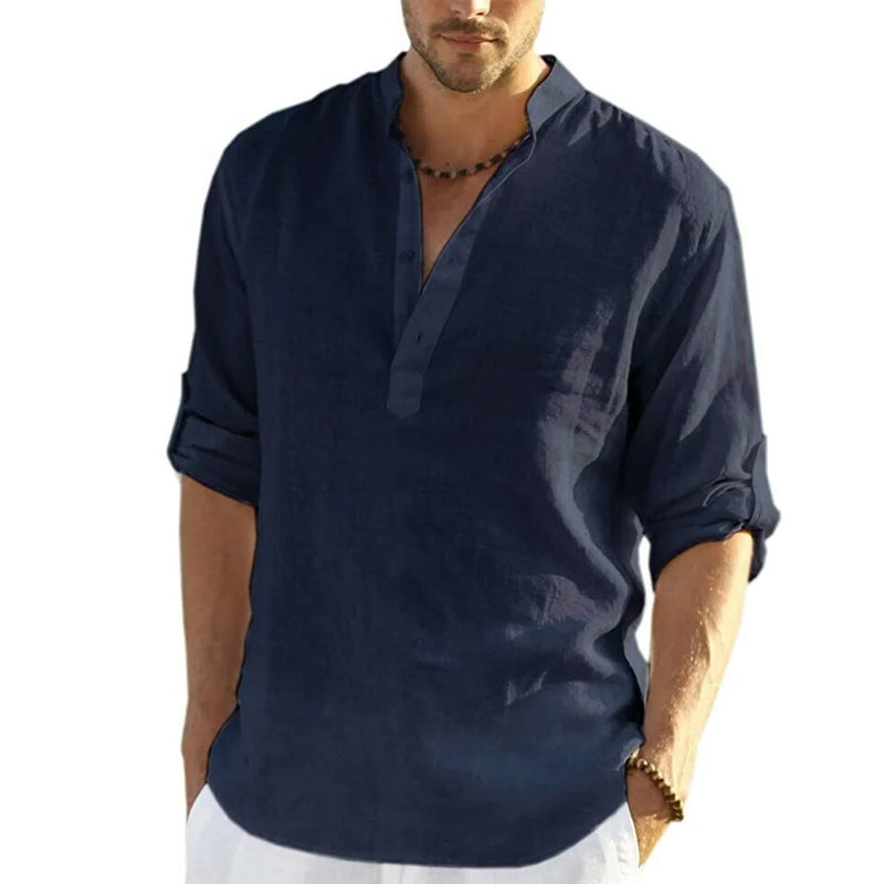 "Stilig herreskjorte i bomull og lin, slim fit design, henley-hals med knapper, lett og pustende for maksimal komfort."