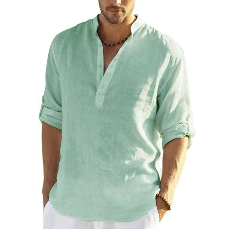 "Stilig herreskjorte i bomull og lin, slim fit design, henley-hals med knapper, lett og pustende for maksimal komfort."