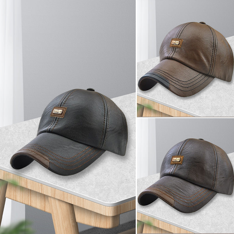"Stilig, justerbar unisex PU-skinncaps i mørk brun - perfekt for både menn og kvinner, ideell for vinteraktiviteter."
