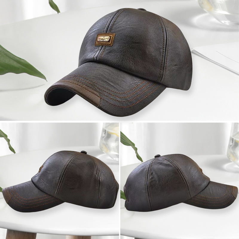 "Stilig, justerbar unisex PU-skinncaps i mørk brun - perfekt for både menn og kvinner, ideell for vinteraktiviteter."