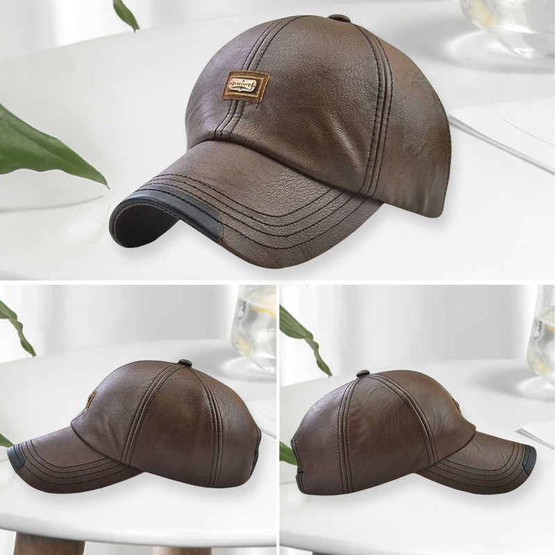"Stilig, justerbar unisex PU-skinncaps i mørk brun - perfekt for både menn og kvinner, ideell for vinteraktiviteter."