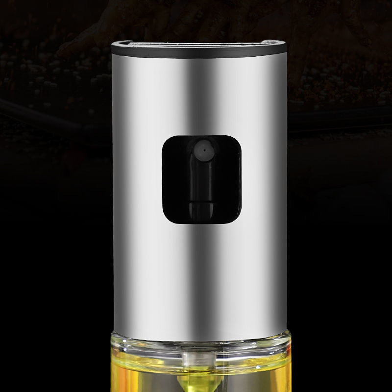 Stilig og slitesterk spray-dispenser for olje av glass, perfekt for kontrollert påføring uten søl, ideell for kjøkkenet.